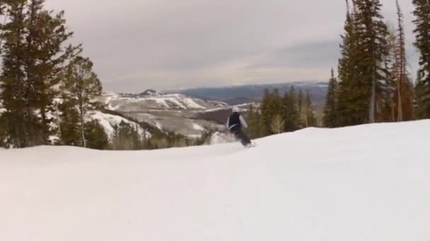 Mann ein Luftkur-und Wintersportort Park City Utah-Skifahren — Stok video