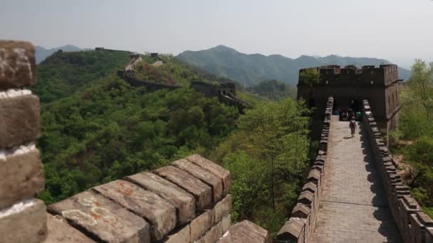 Turistas en la Gran Muralla de China — Vídeos de Stock