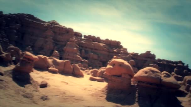 Rotsformaties in goblin valley state park — Stockvideo