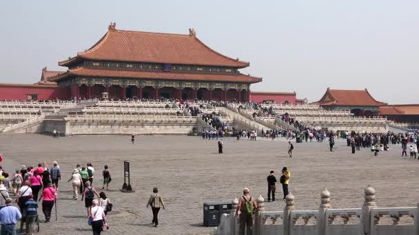 Turistas dentro de la Ciudad Prohibida — Vídeos de Stock