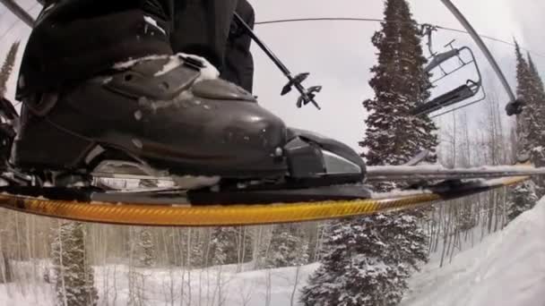 Man rides up a chair lift — Stock Video