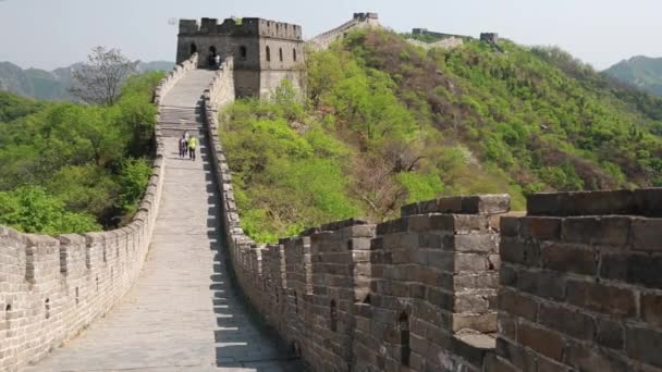 Turistas en la Gran Muralla de China — Vídeo de stock