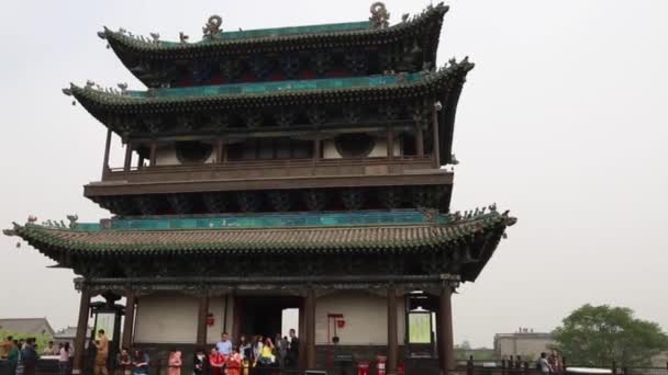 Toeristen op oude stad in Pingyao China — Stockvideo