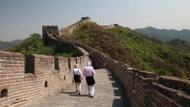 Turistas en la Gran Muralla de China — Vídeo de stock