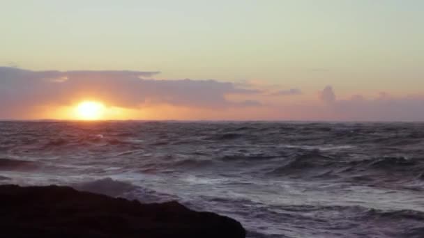 Beau lever de soleil océan — Video