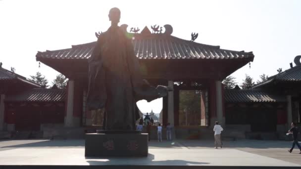 Turyści odwiedzają groty Yungang w Datong — Wideo stockowe