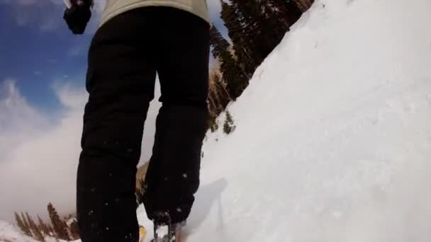 Man skidåkning på ski resort — Stockvideo