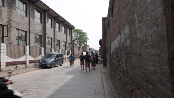 Turisták az ókori város Pingyao, Kína — Stock videók