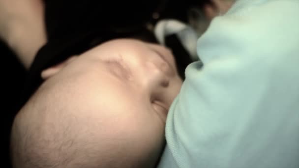 Madre con su bebé recién nacido — Vídeos de Stock