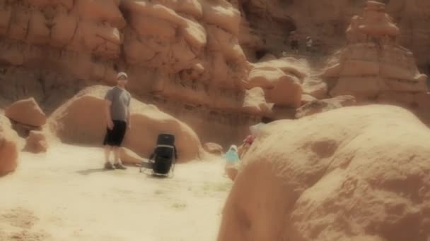 Formações rochosas em Goblin Valley State Park — Vídeo de Stock