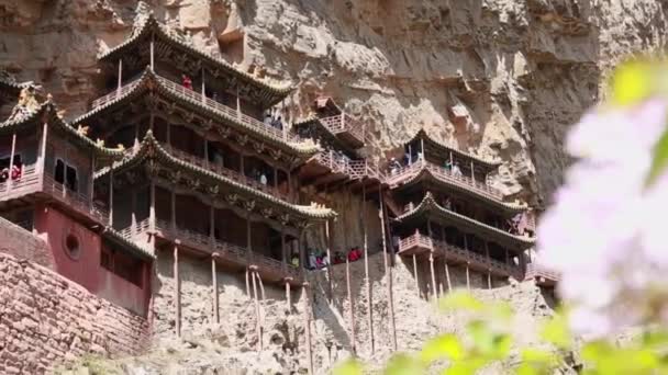 Tourists in Hanging temple monastery — Stock Video