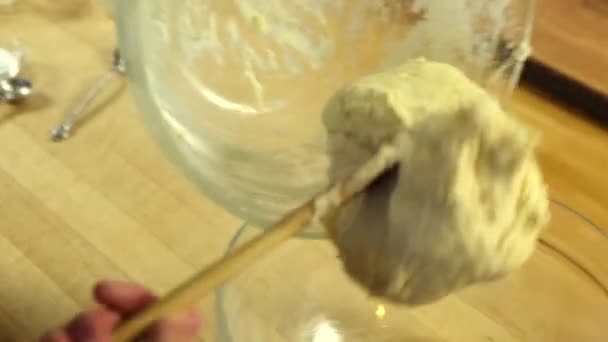 Kobieta masła miskę — Wideo stockowe