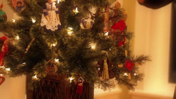 Woman decorates christmas tree — Stock Video