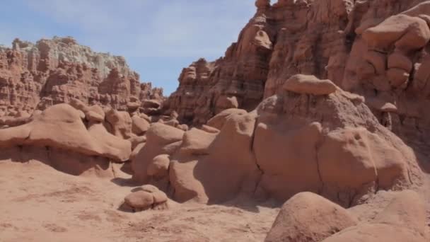 Rotsformaties in goblin valley state park — Stockvideo