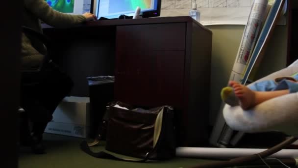 Woman geologist with her baby at work — Stock Video