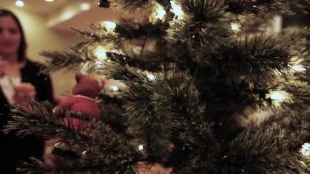 Woman decorates christmas tree — Stock Video