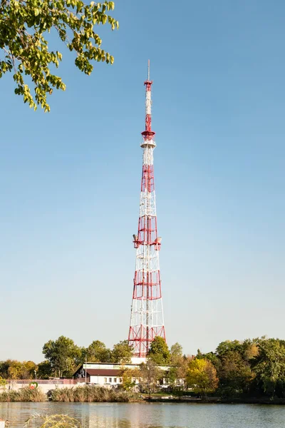 Torre Antena Cidade Torre Celular Céu — Fotografia de Stock