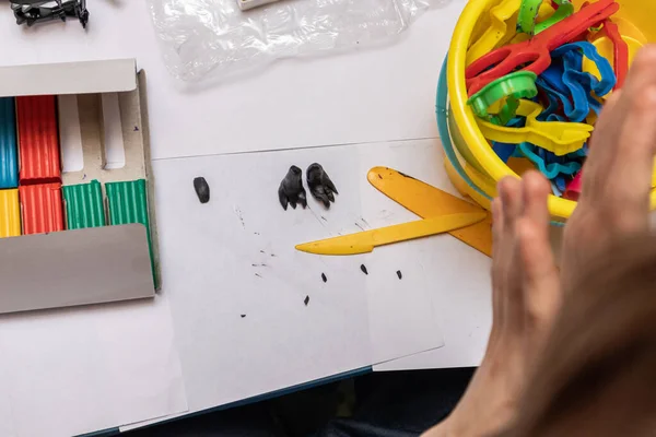 Plastik evden güzel bir ev, mankenlik yapan bir aile.