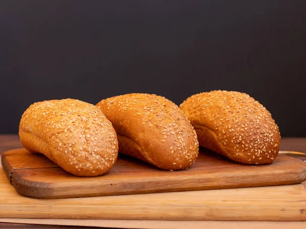 Tahtada sosisli sandviç..