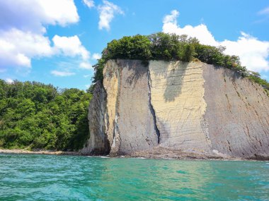 Deniz taşı bulutları, ufuk, deniz manzarası kopyalama uzayı