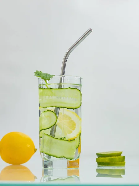 Taze salatalık natox bardağı, yeşil, taze içecek.