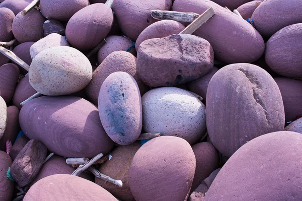 Menorca Adası üzerinde yuvarlak taşlar