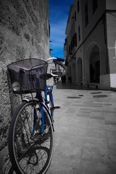 motor, duvara karşı