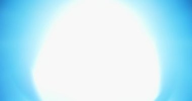 Eski kamera lenslerinden parlayan mavi ışıkla yavaş yavaş yaklaşan göz perdeleri beyazdan kayboluyor. Geçiş, soyut kavram.