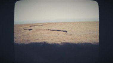 Tepedeki eski bir şehrin üst manzarası. 