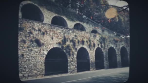 Велика кам'яна стіна з арками — стокове відео