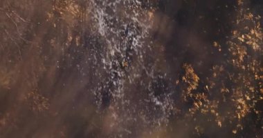 Güzel şelale ağır çekimde