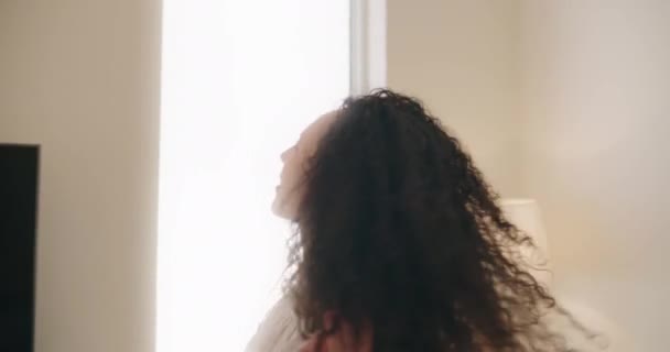 Young woman with curly hair dancing — Stock Video