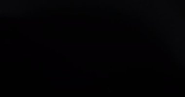 Işık sızıntılarının soyut örtüleri 