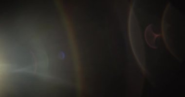 Güneşin doğuşunu taklit eden ışık sızıyor