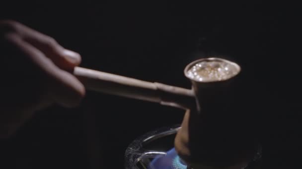 Traditionellt turkiskt kaffe på natten — Stockvideo