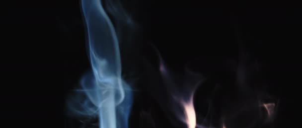 Πολύχρωμο θυμίαμα καπνού στροβιλίζεται — Αρχείο Βίντεο
