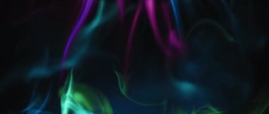 Kuzey ışığı ipeksi alevler gibi 