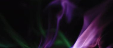 Kuzey ışığı ipeksi alevler gibi 