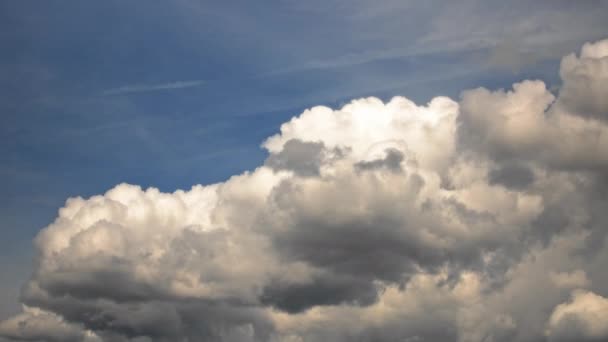 Timelapse av vackra stormiga moln — Stockvideo
