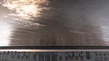 Soyut su yansıması zaman aşımı