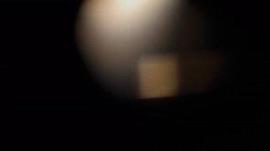 Cam prizmalardan oluşan ışık sızıntıları paketi