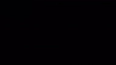 Yeşil ve kırmızı ışık sızıntıları ve gök kuşağı prizmasının yansımaları.