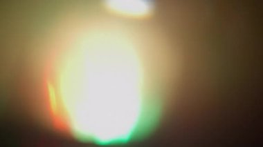 Renkli ışık sızıntıları ve gökkuşağı prizması yansımaları paketi. 