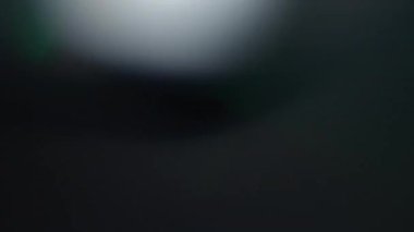 Otantik prizma paketi mavi ve yeşil renklerle örtüşür. 