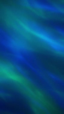 Yeşil ve mavi dalgalı yumuşak desenlerin soyut arka planı. Ağır çekim. Dikey Biçim. 