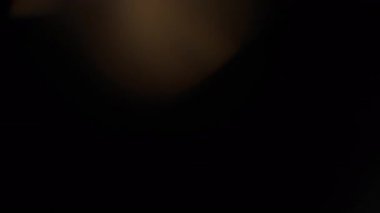 Işık sızıntısı paketi gradyan renk prizması oluşturur. 