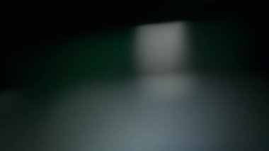 Gradyan yeşil prizma paketi ve ışık sızıntısı. 