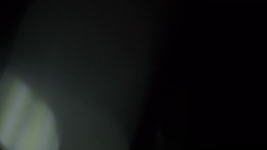 Prizma örtüleri ve ışık sızıntıları. Yavaş çekim.