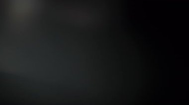 Otantik prizma paketleri yavaş çekimde örtüşür. 