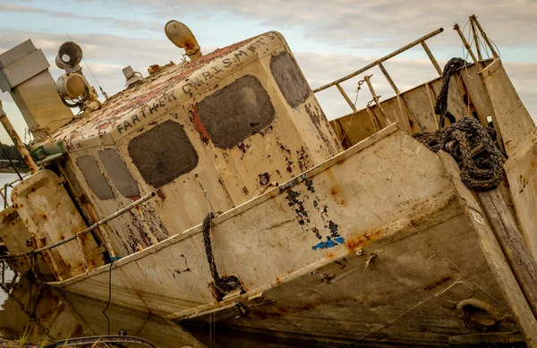 Barco abandonado — Fotografia de Stock